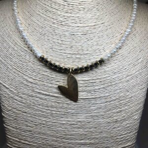 שרשרת אופנתית  קצרה משולבת לב אלכסוני בצבע זהב