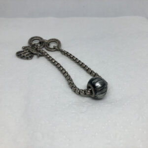 צמיד בצבע כסף