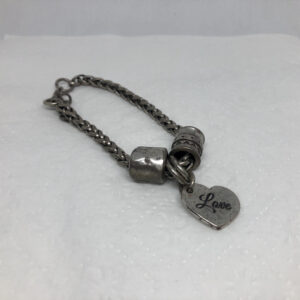 צמיד בצבע כסף